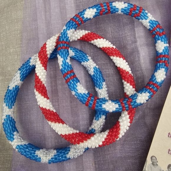 New Sashka Beaded Bracelet- Handmade and empowers woman to rise above poverty - Picture 2 of 5